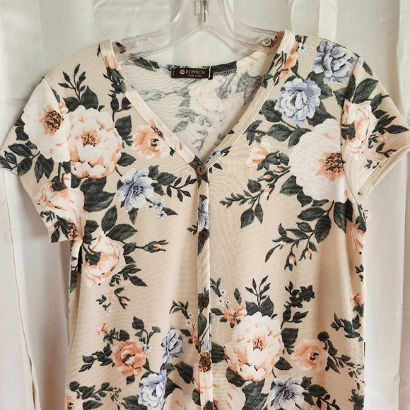 Floral Beige Button-Up Women's Top - Picture 2 of 11